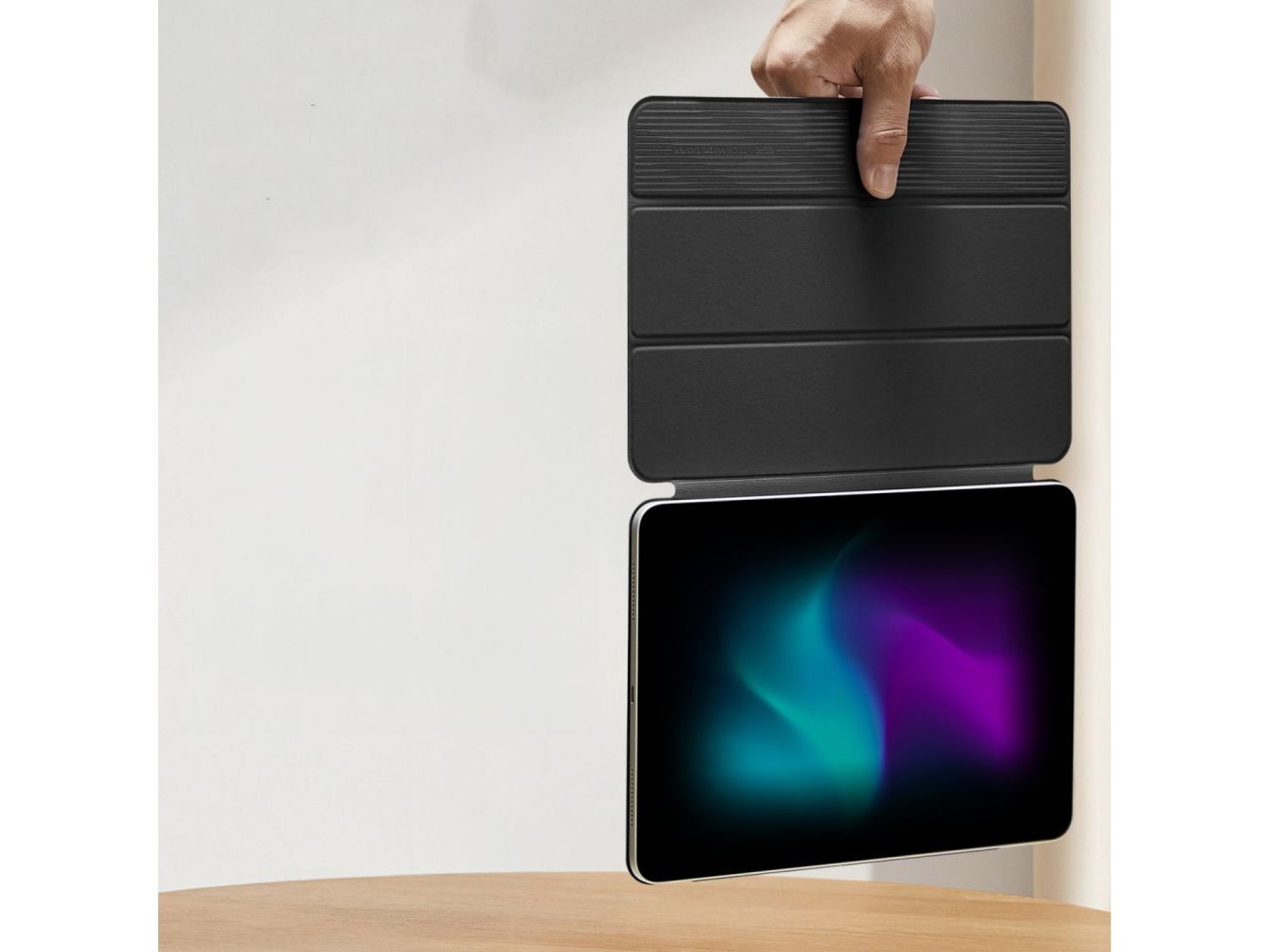 Capa magnética ESR Rebound para iPad Pro 12,9'' (2020/2021/2022) / 13'' (2024/2025/2026) - Preta