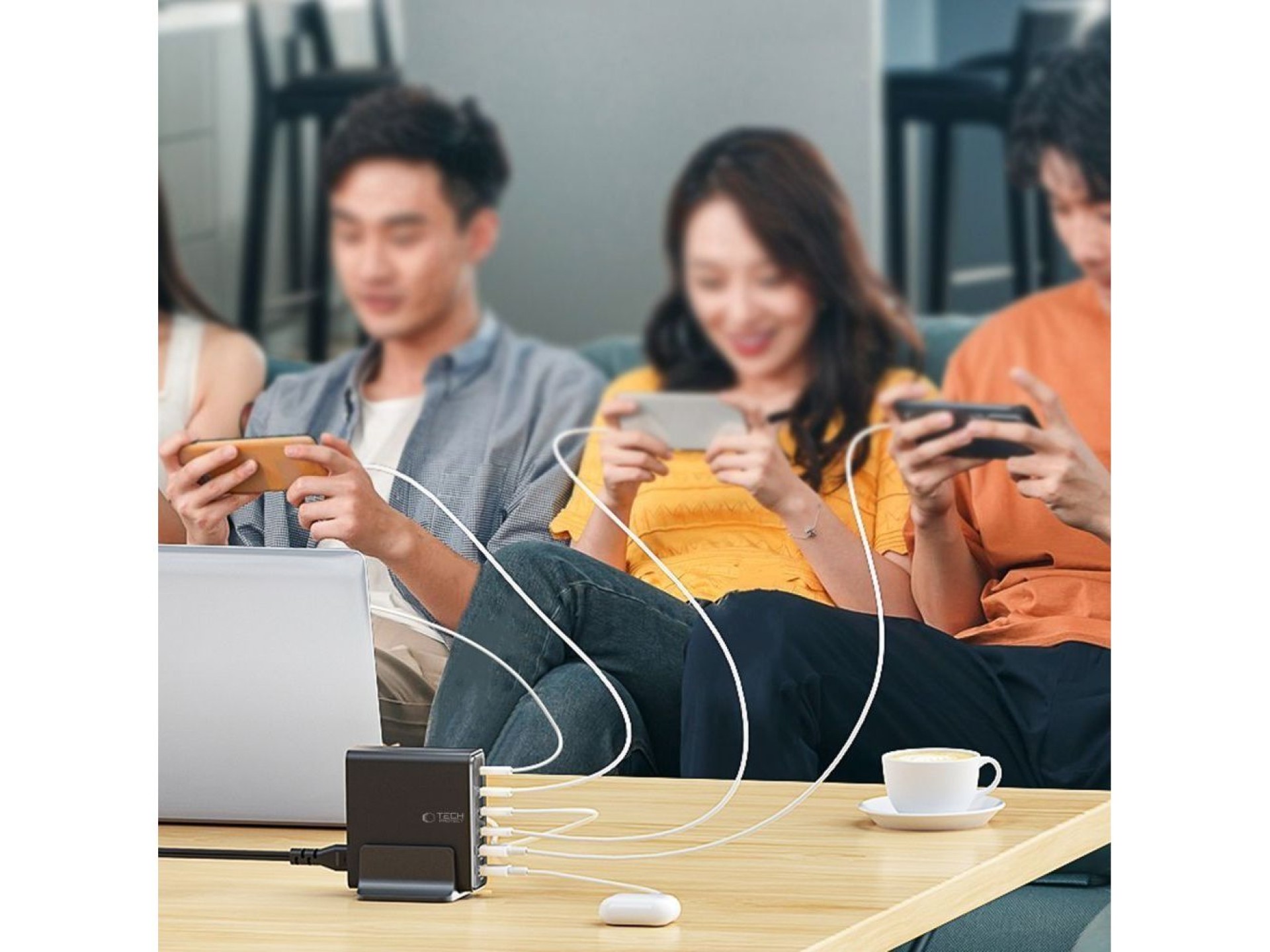 Estación de carga Tech-Protect DC240W-GaN de 6 puertos: 4 x USB-C, 2 x USB-A, 240 W, QC3.0 - Negra