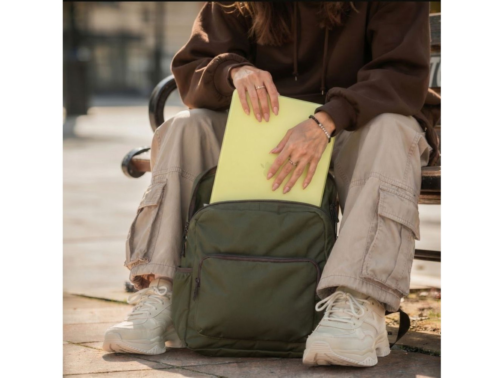 Capa Tech-Protect Softshell para MacBook Neo 13 2026 - amarelo fosco
