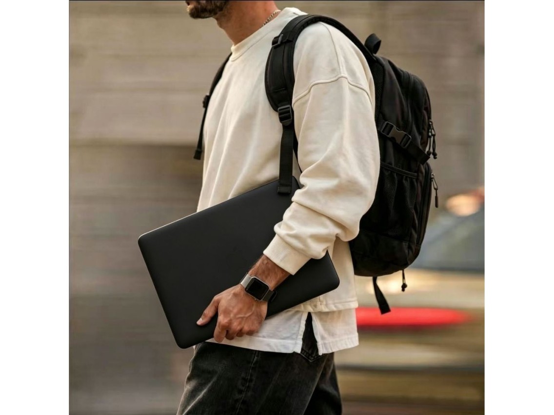 Capa Tech-Protect Softshell para MacBook Pro 16" 2021 / 2023 / 2024 / 2025 / 2026 - preto fosco