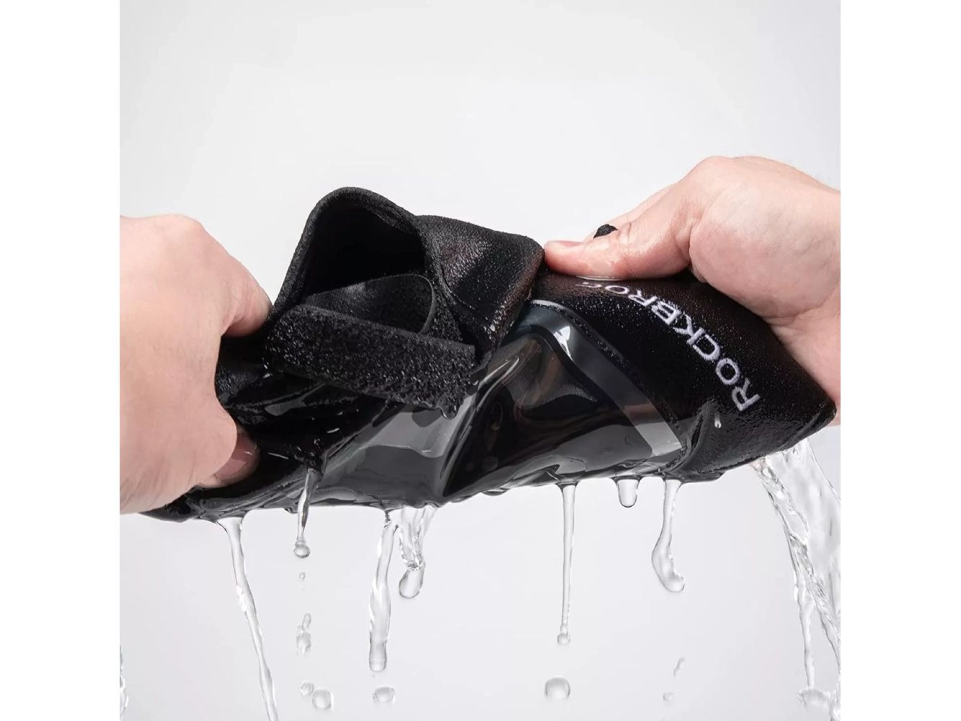 Funda Rockbros D78 para el sudor con bolsillo y ventana para el teléfono - Negra