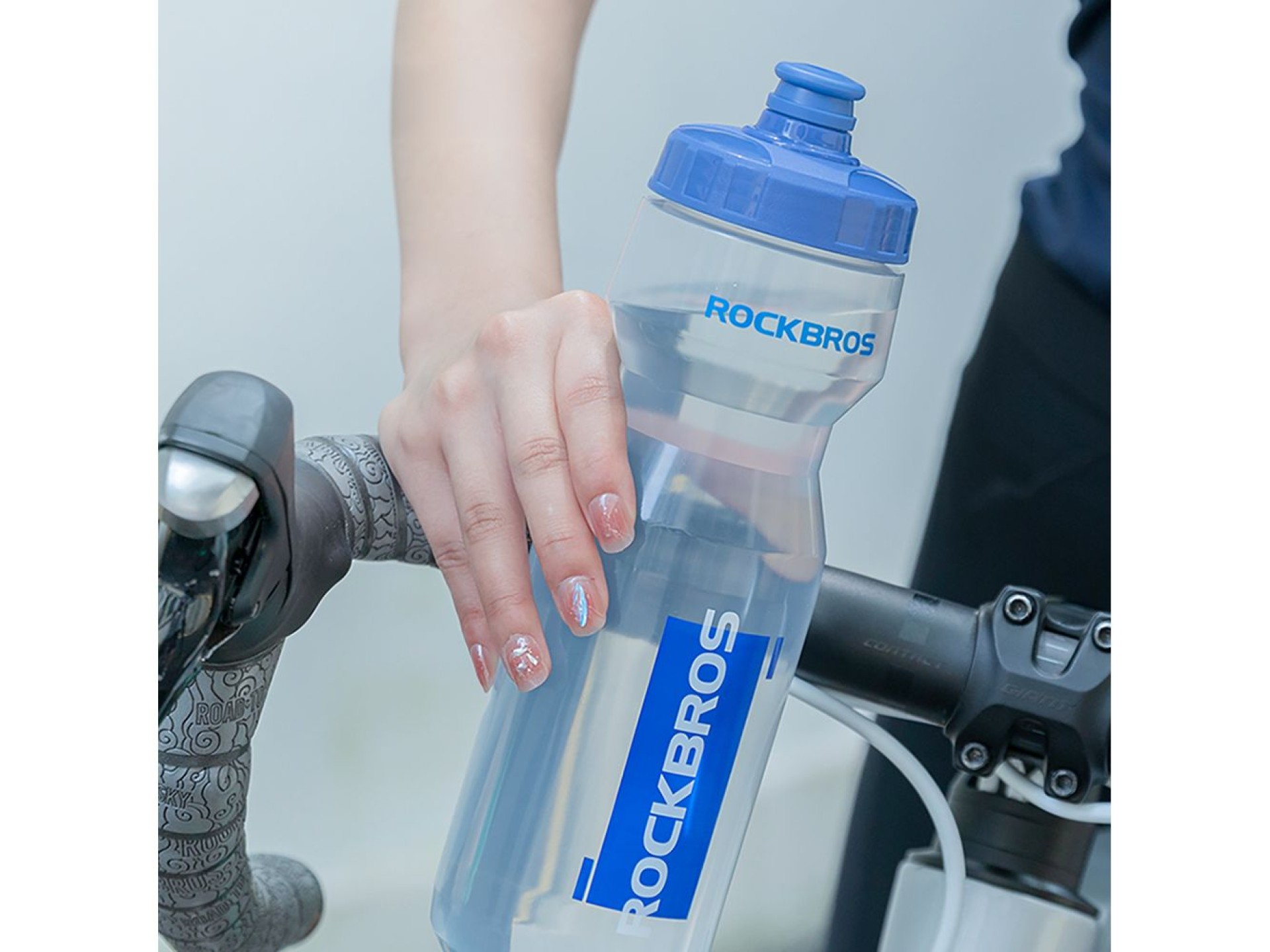 Garrafa de bicicleta Rockbros de 750 ml - Transparente com bocal azul