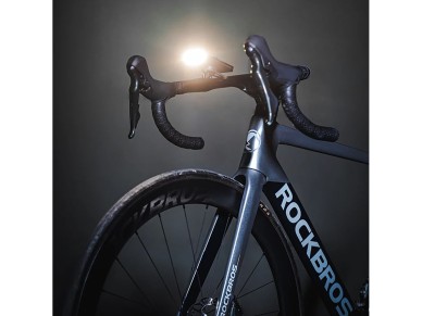 Luz delantera para bicicleta Rockbros JP008 con batería externa de 5000 mAh y 150 lm, IPX6 - negra Luz delantera para bicicleta Rockbros JP008 con batería externa de 5000 mAh y 150 lm, IPX6 - negra