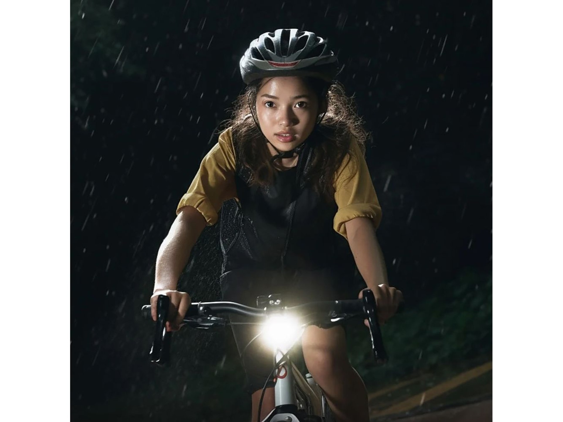 Luz dianteira para bicicleta Rockbros RHL1500 5000mAh 1500lm IPX6 - preta