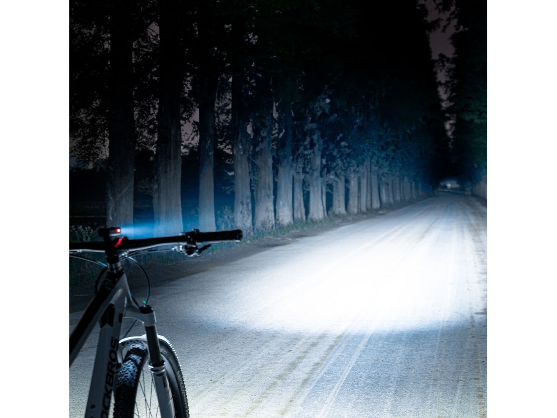 Luz dianteira para bicicleta Rockbros RHL600, 600lm, 2600mAh, IPX6 - preta