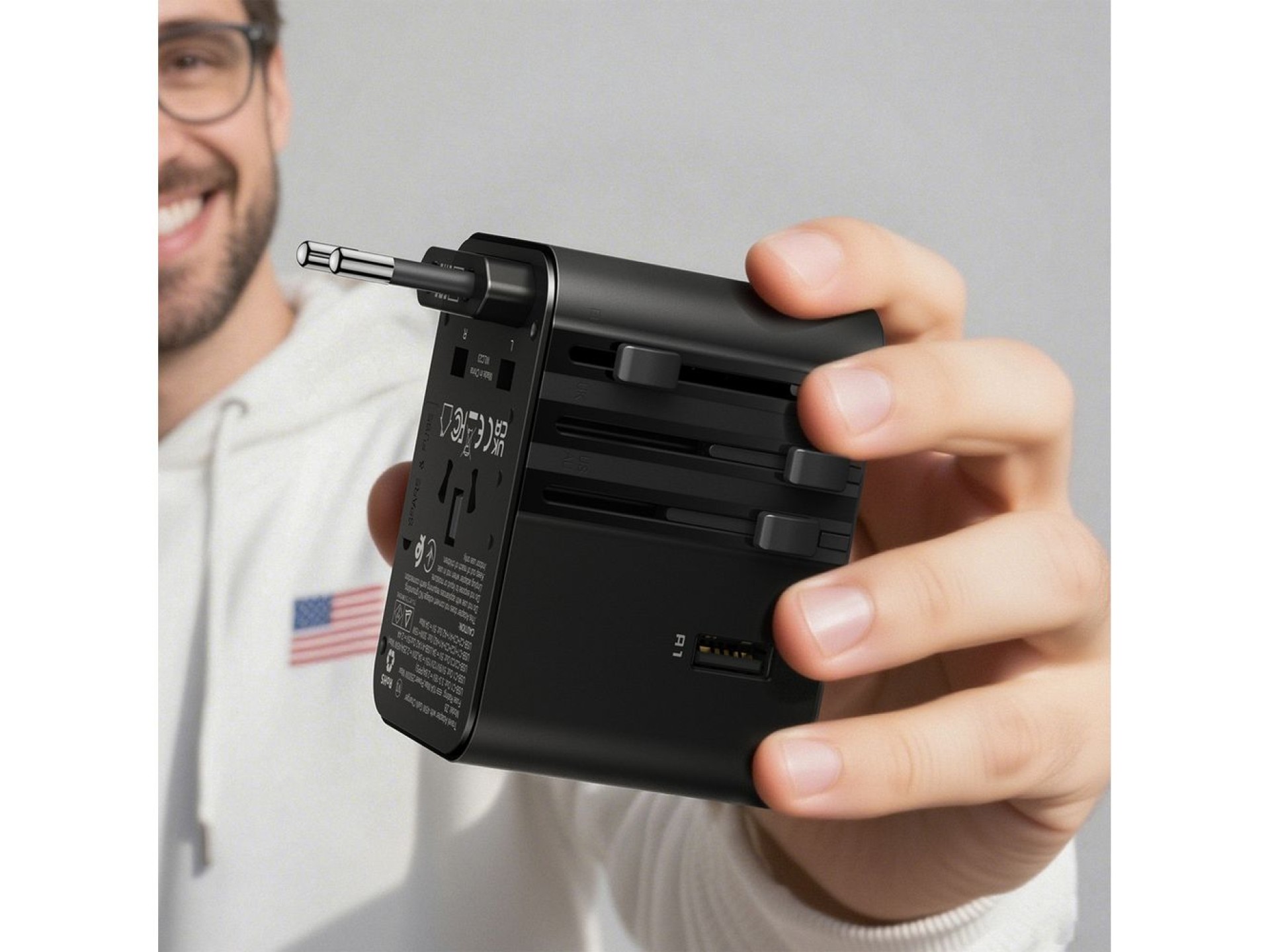 Adaptador de viagem Acefast Z8 GaN 45W com 3 portas USB-C + 2 portas USB-A e tomada CA de 2500W - Pr