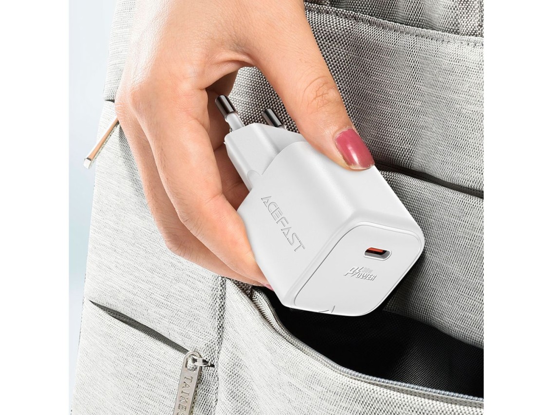 Cargador de pared Acefast A77 Mini PD de 30 W GaN + cable USB-C - blanco