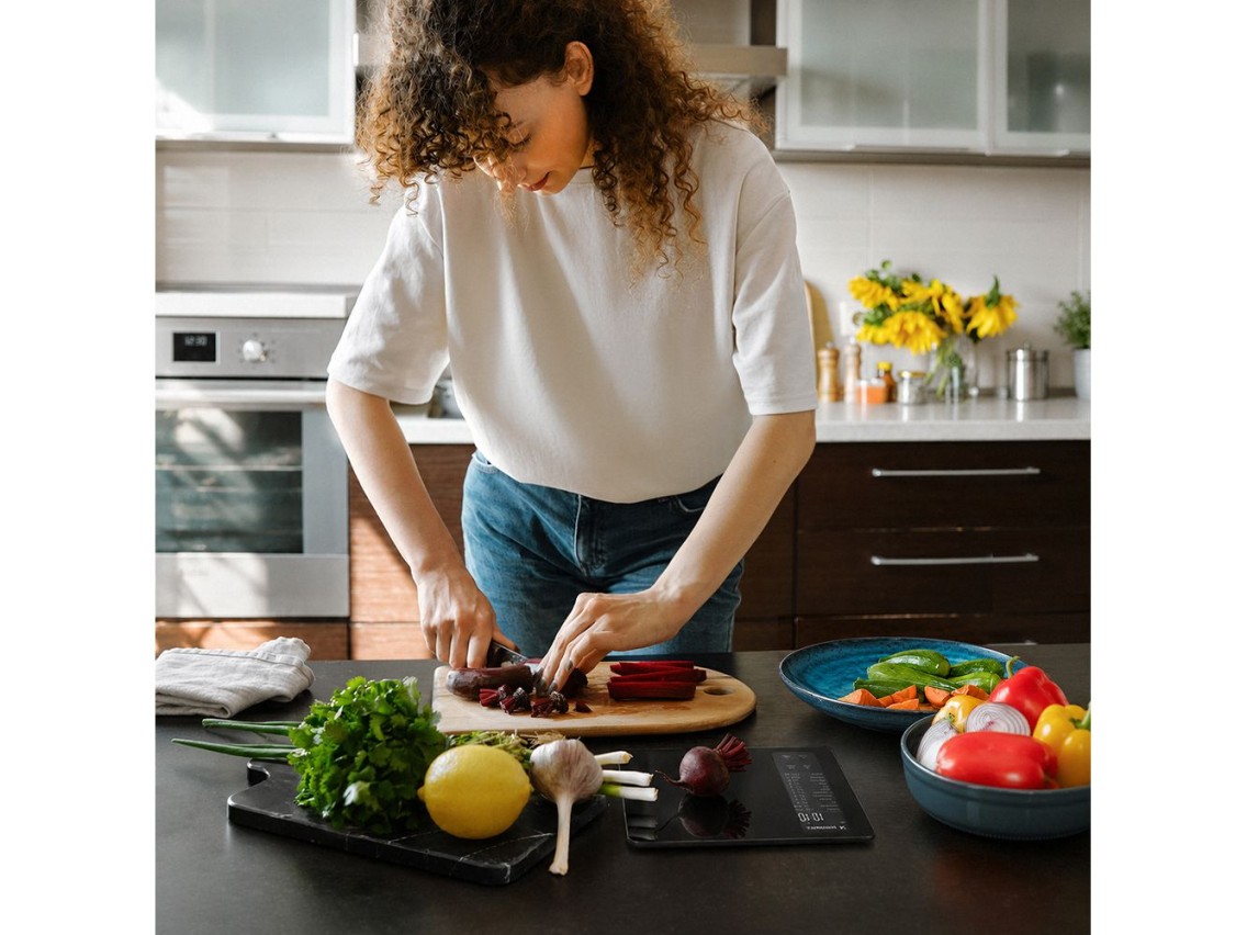 Balanza de cocina inteligente Wozinsky WIK-16 con pantalla digital y aplicación Bluetooth - Negra