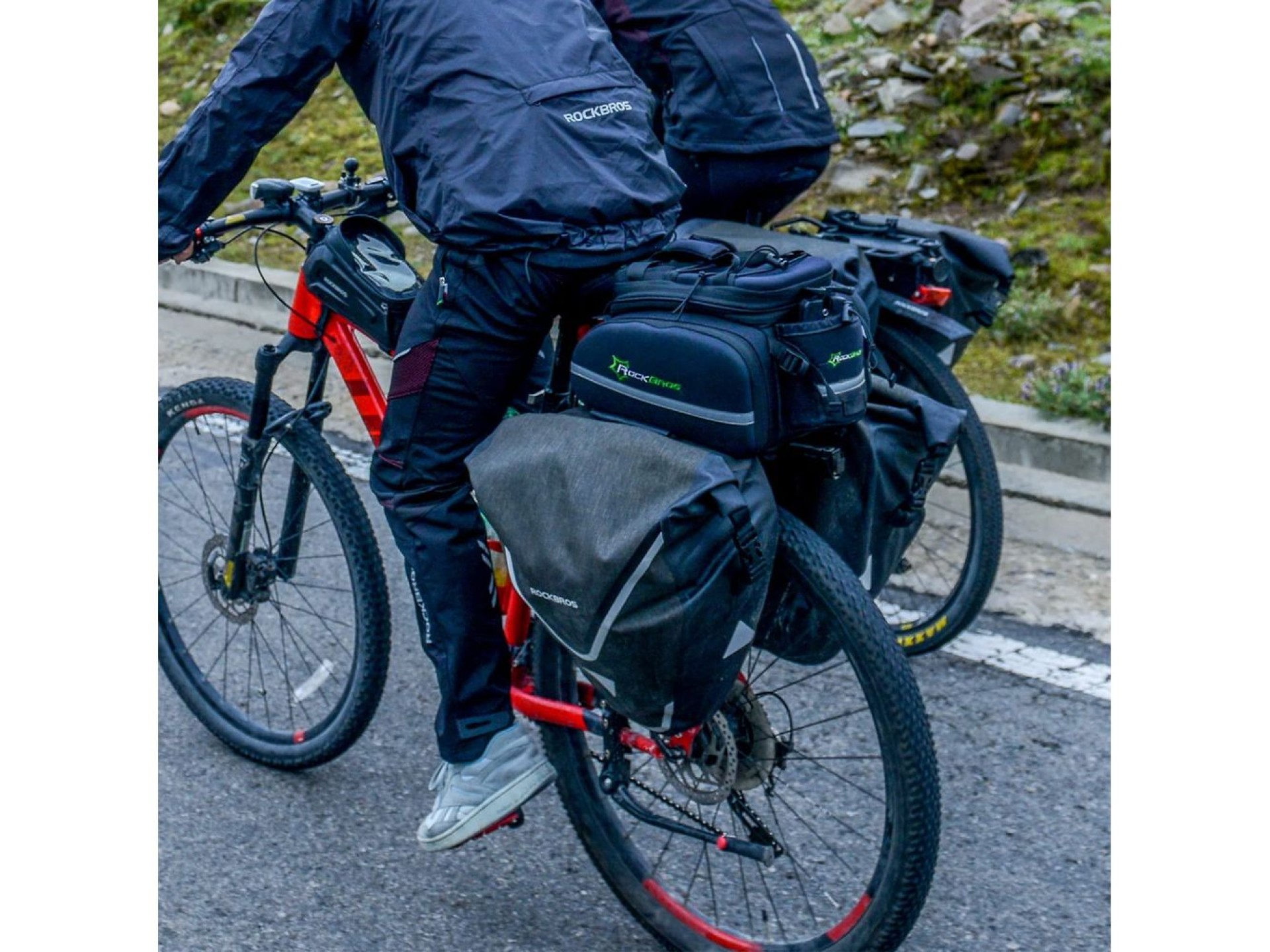 Bolsa para portaequipajes de bicicleta Rockbros AS-001-3BG impermeable de 20 litros - Negra