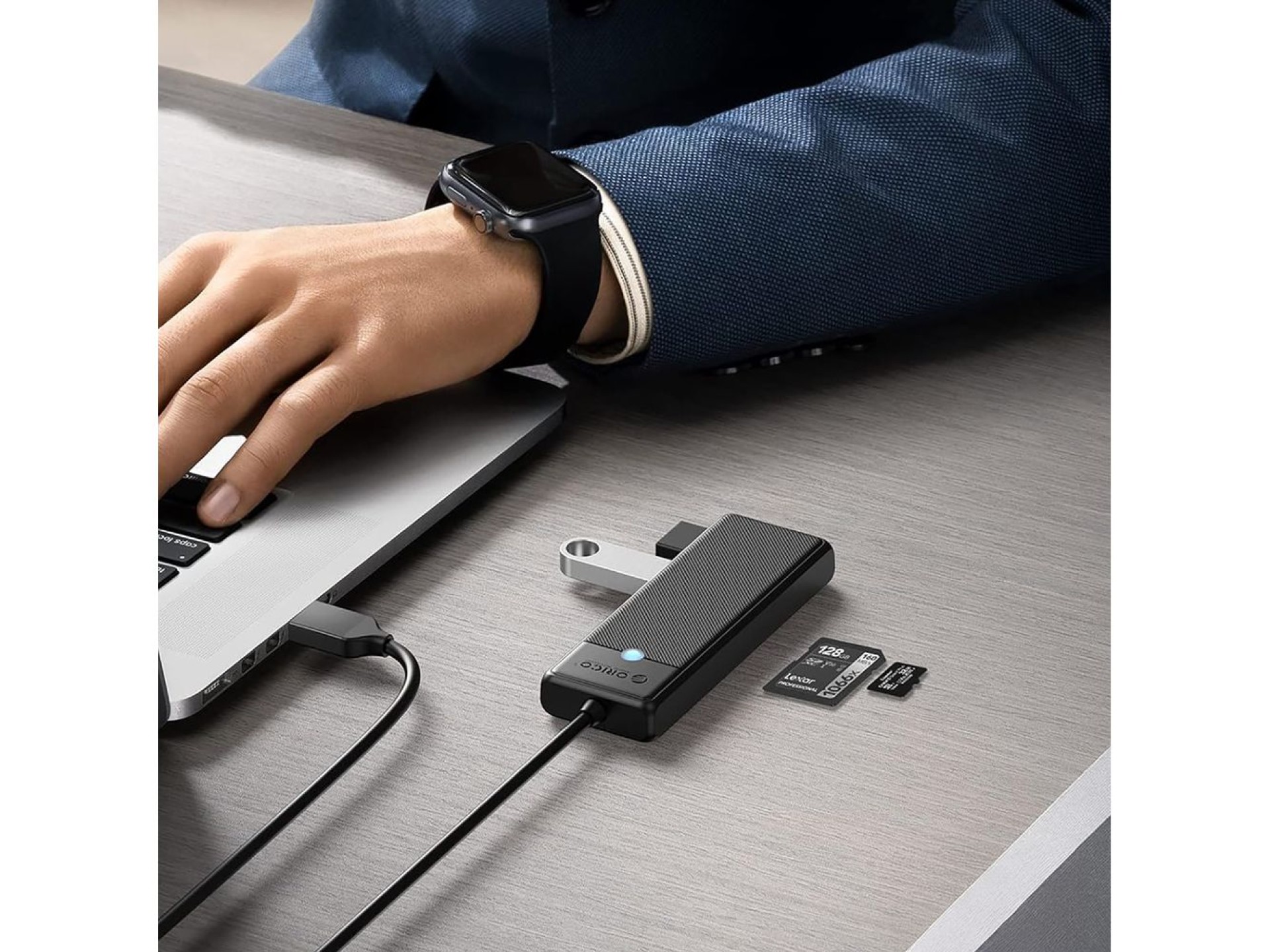 Concentrador USB Orico PAPW3AT-U3 de 4 puertos (3 puertos USB-A 3.0) con lector de tarjetas microSD/