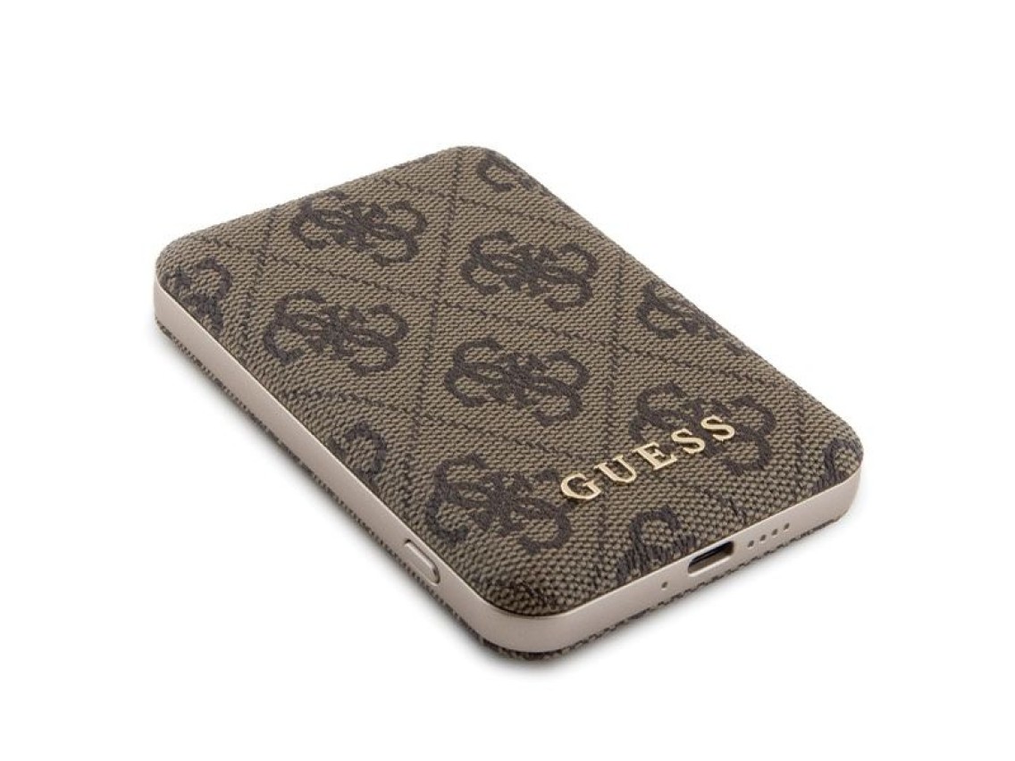 Conjunto Guess 4G com capa Metal Logo para iPhone 15 + carregador port�til MagSafe de 5000mAh - marr