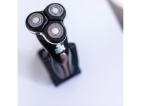 Shaver with battery edm