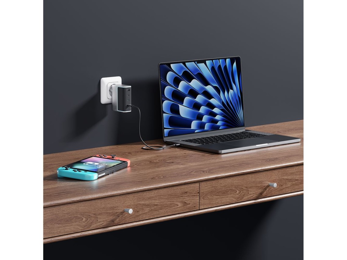 Cargador de pared Cuktech AD1404UEU de 140 W GaN con 3 puertos USB-C + USB-A y cable USB-C - Gris