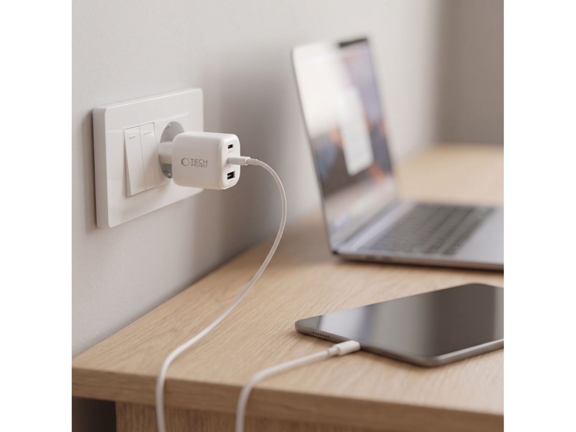 Tech-Protect NCA100W-GaN 3-Port PD 3.2 100W / QC3.0 Wall Charger - White