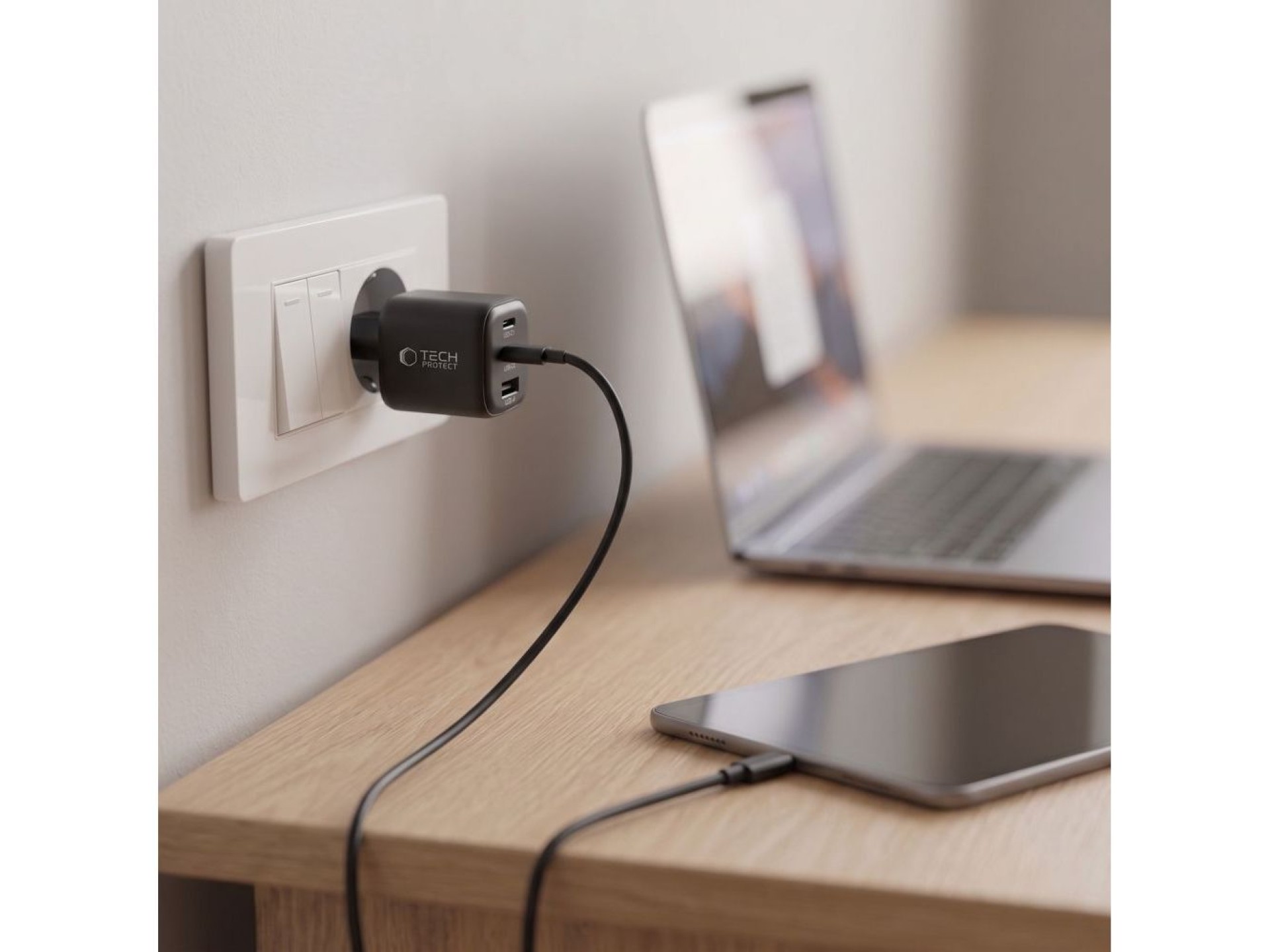 Cargador de pared Tech-Protect NCA100W-GaN PD 3.2 de 100 W / QC3.0 - negro
