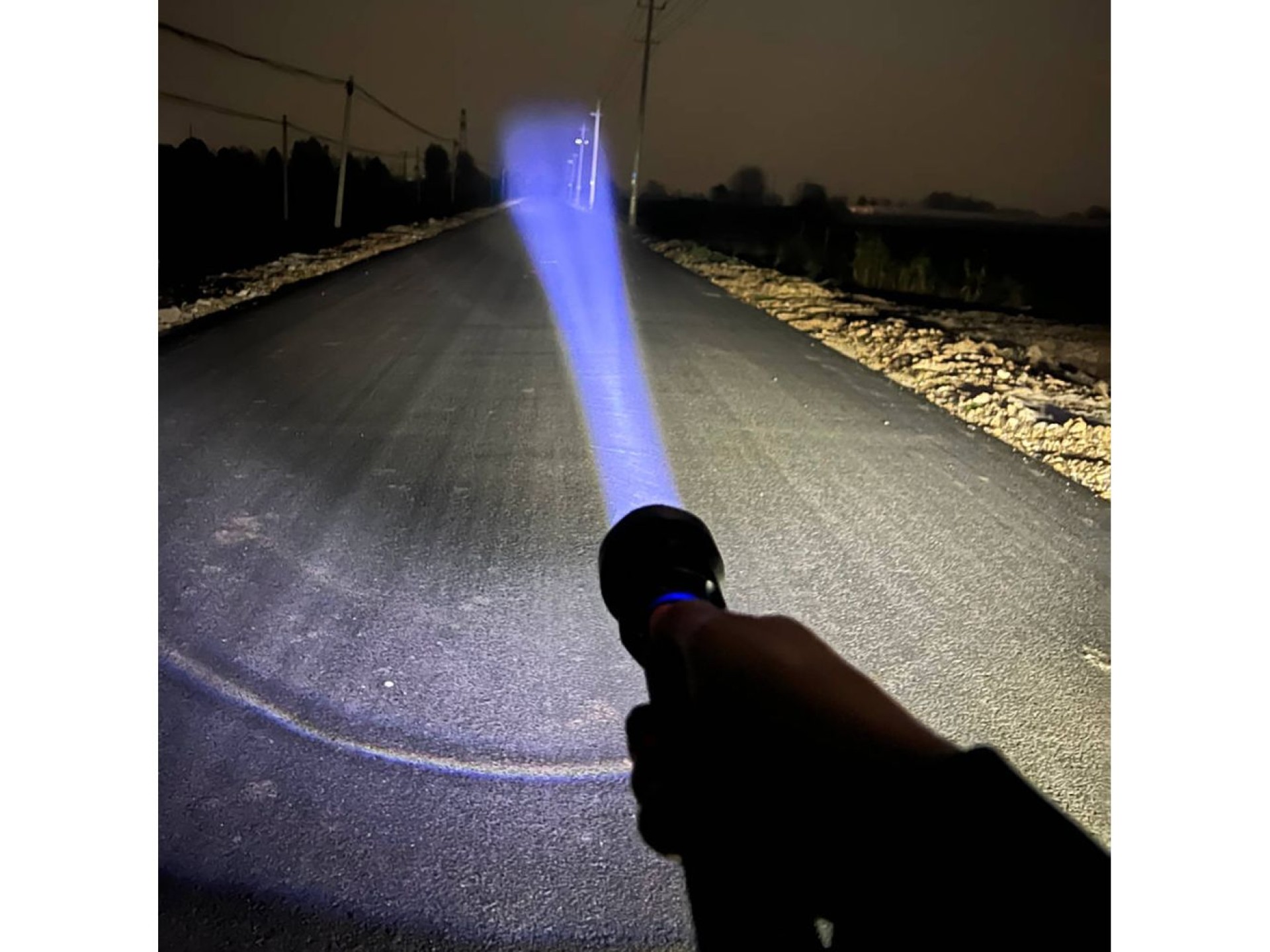 Wozinsky WLT-20W tactical flashlight 20 W 2000 lm CREE diodes IP65 with adjustable beam - black