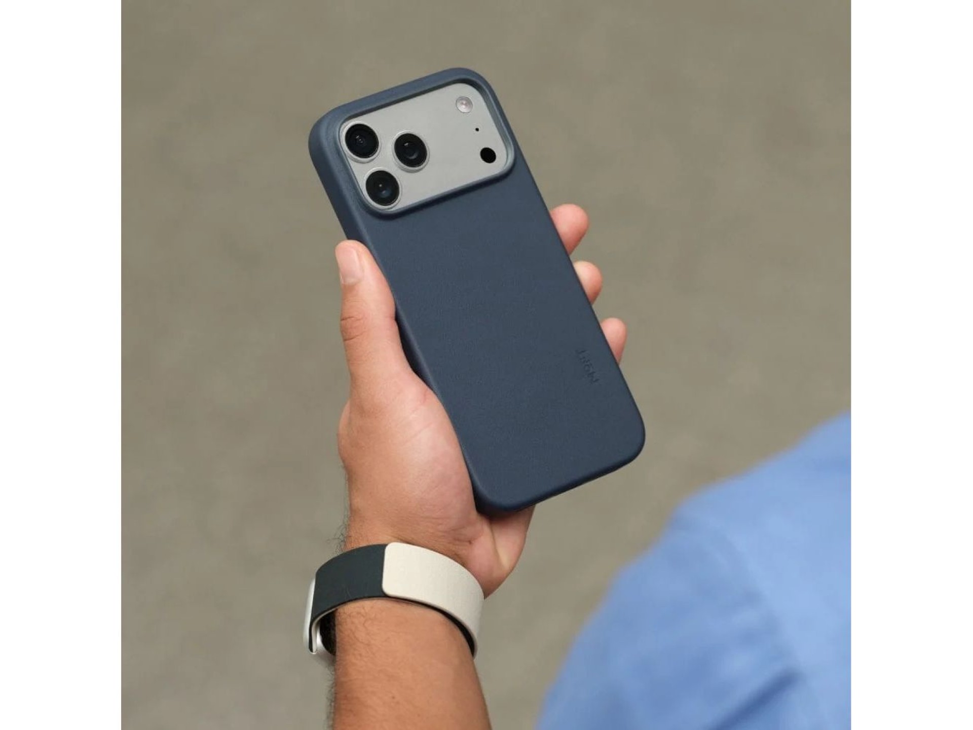 Funda Moft Snap Movas MagSafe para iPhone 17 Pro azul marino