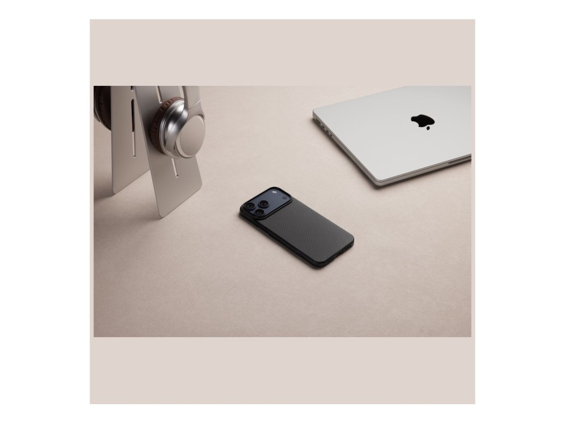 Funda PITAKA Ultra-Slim MagSafe para iPhone 17 Pro Max, color negro y gris.