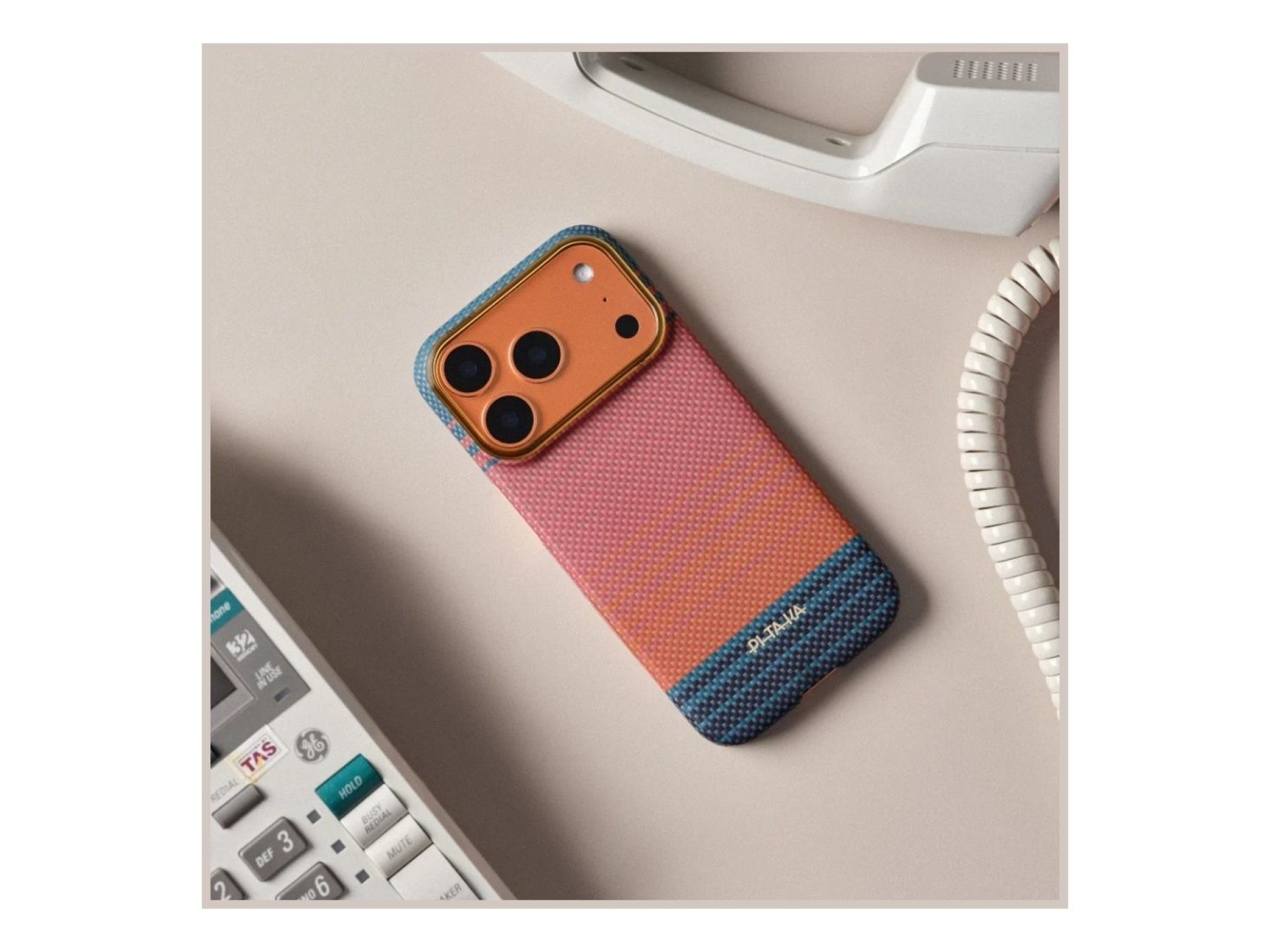 Capa PITAKA Edge Case California Dream 04 para iPhone 17 Pro pôr do sol