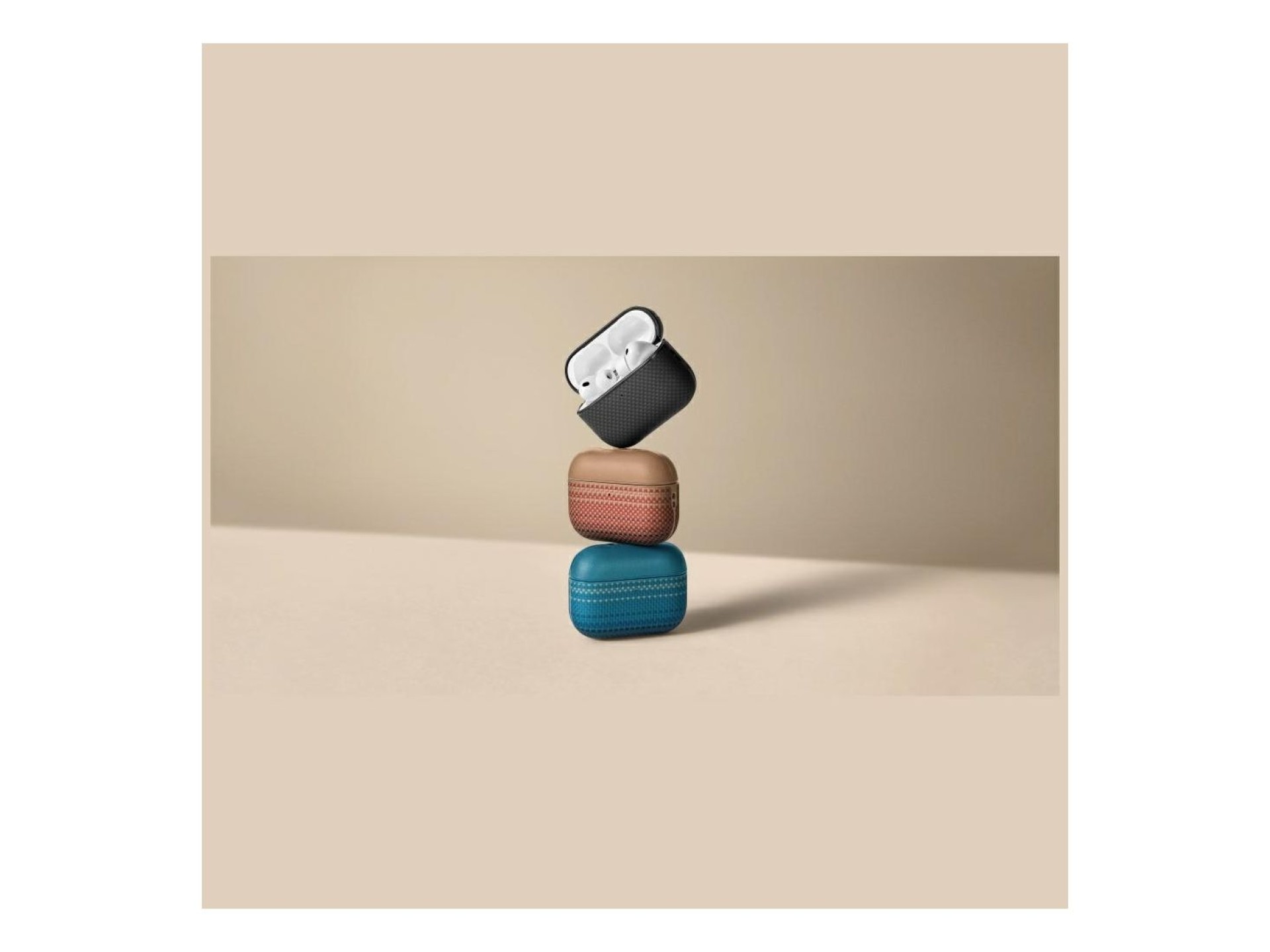 Capa PITAKA em fibra de aramida para AirPods Pro 3 moonrise