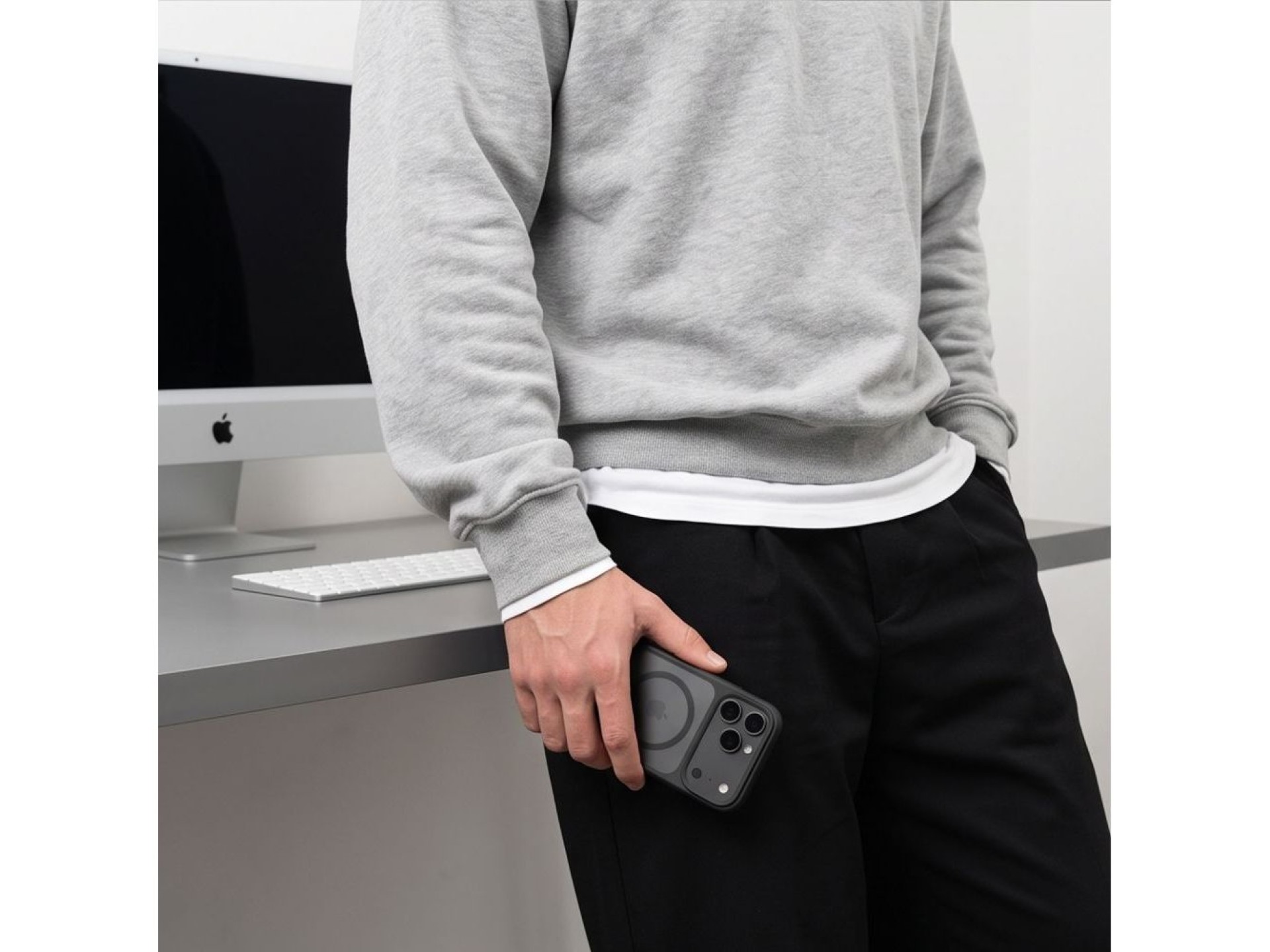 Capa Tech-Protect Magmat Magsafe CC para iPhone 18 Pro Max / 17 Pro Max - Preto Fosco