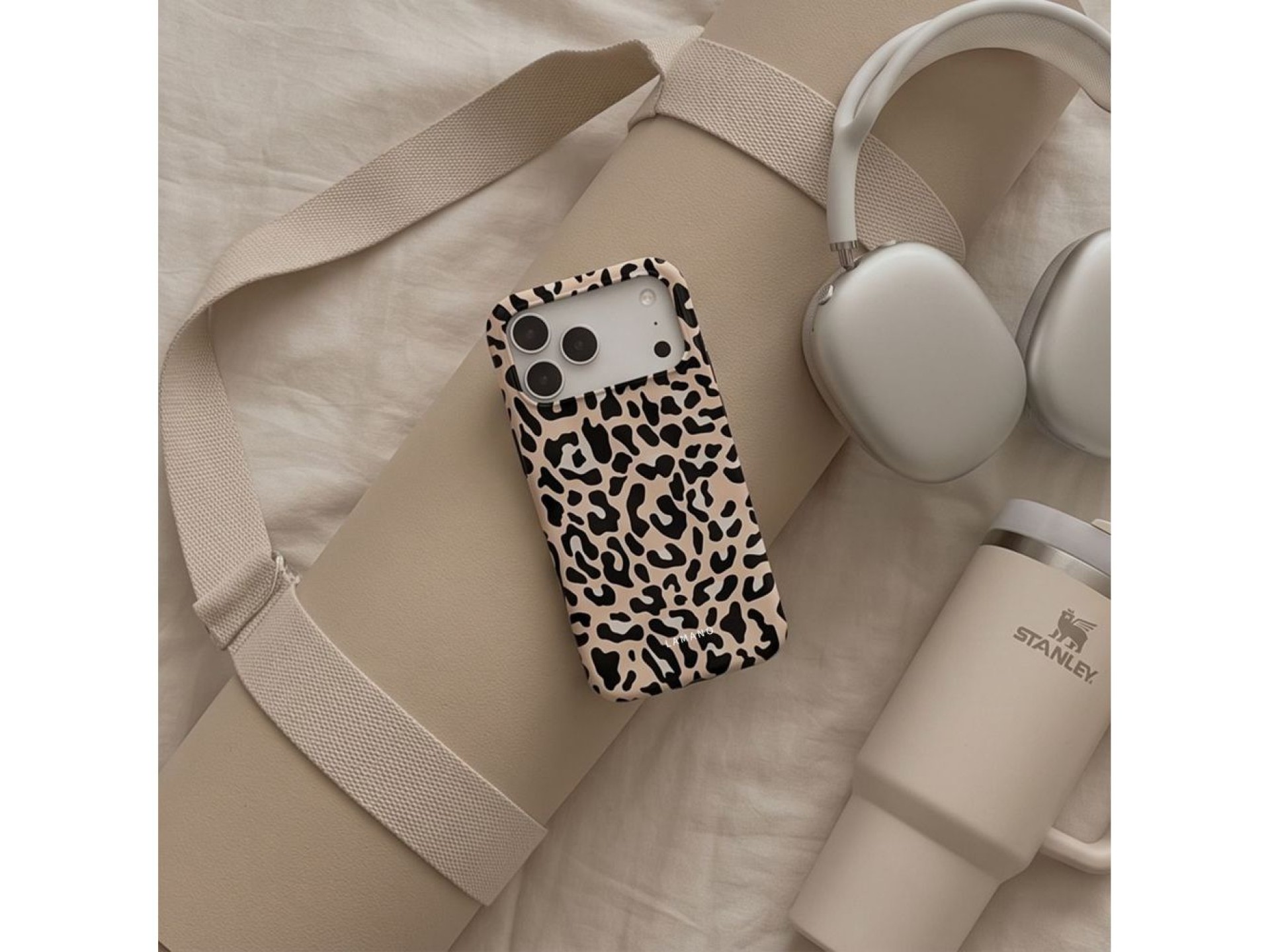 Tech-Protect Lamano MagSafe Case for iPhone 18 Pro Max / 17 Pro Max - Beige/Black