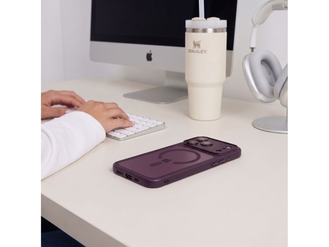 Tech-Protect MagPeak MagSafe CC Case for iPhone 18 Pro Max / 17 Pro Max - Clear Burgundy