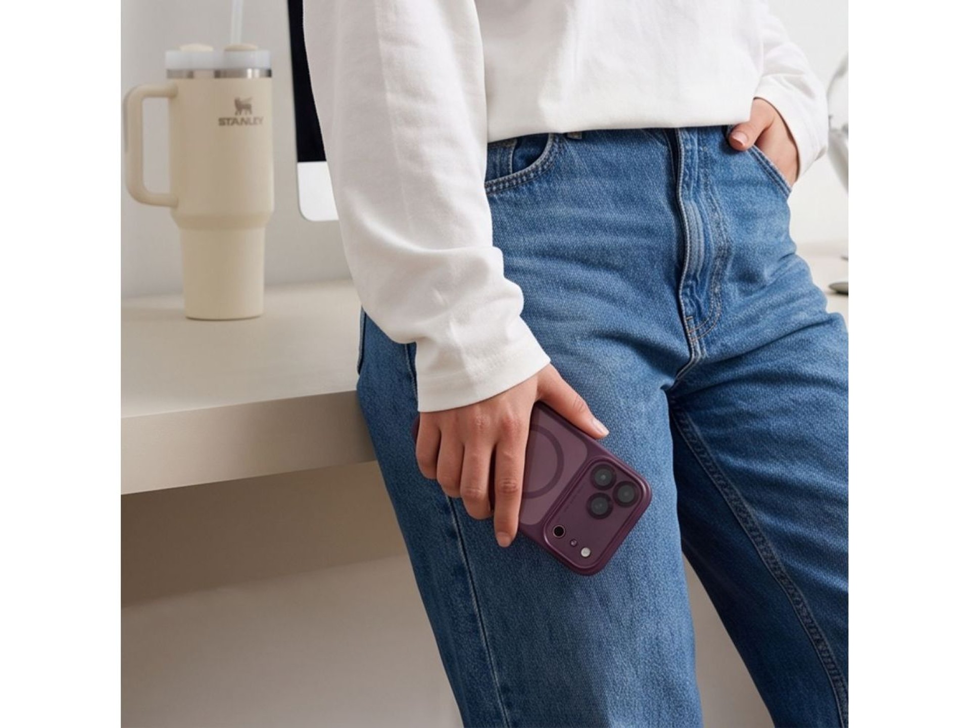 Tech-Protect MagPeak MagSafe CC Case for iPhone 18 Pro Max / 17 Pro Max - Clear Burgundy