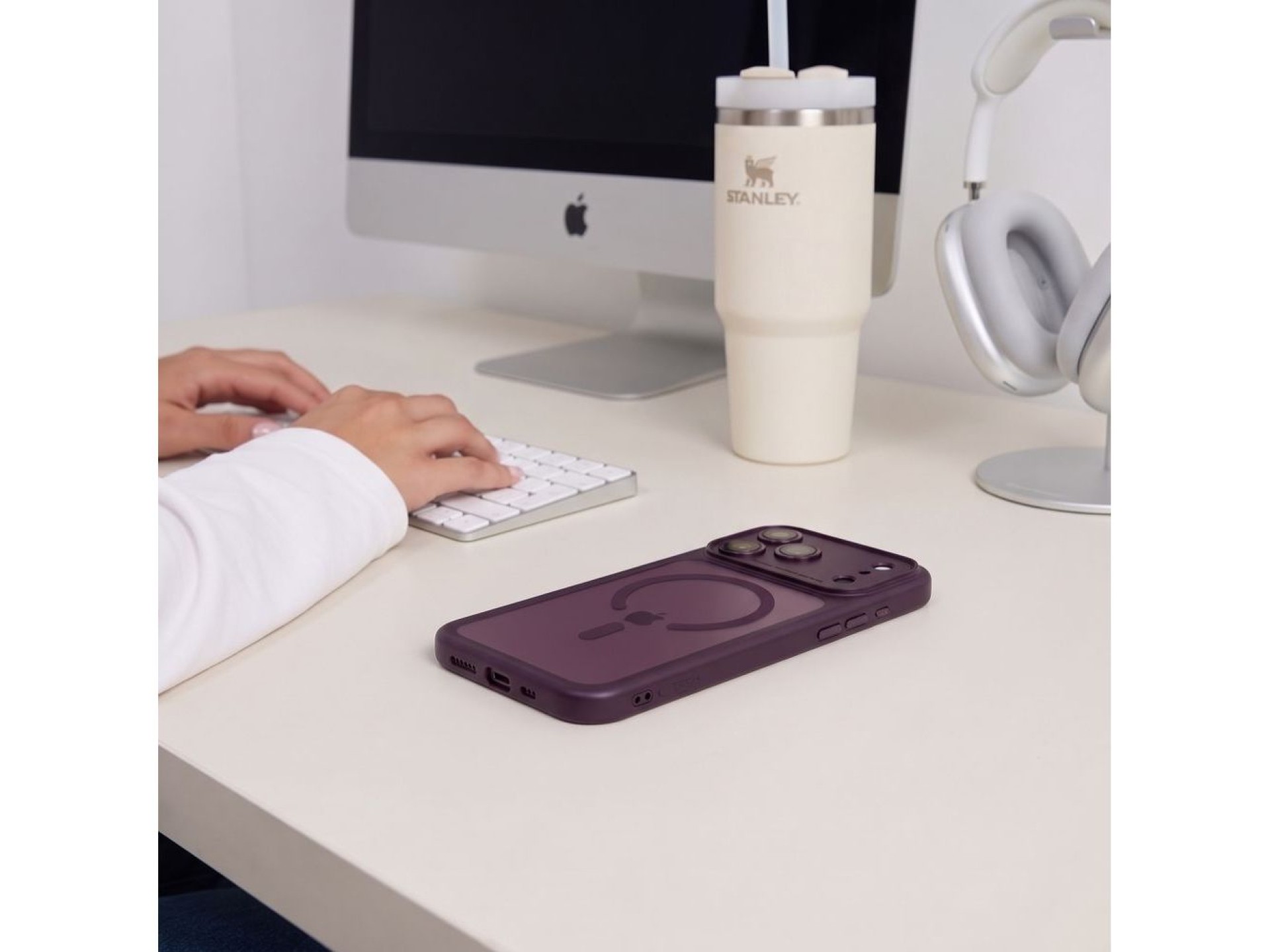 Tech-Protect MagPeak MagSafe CC Case for iPhone 18 Pro Max / 17 Pro Max - Clear Burgundy
