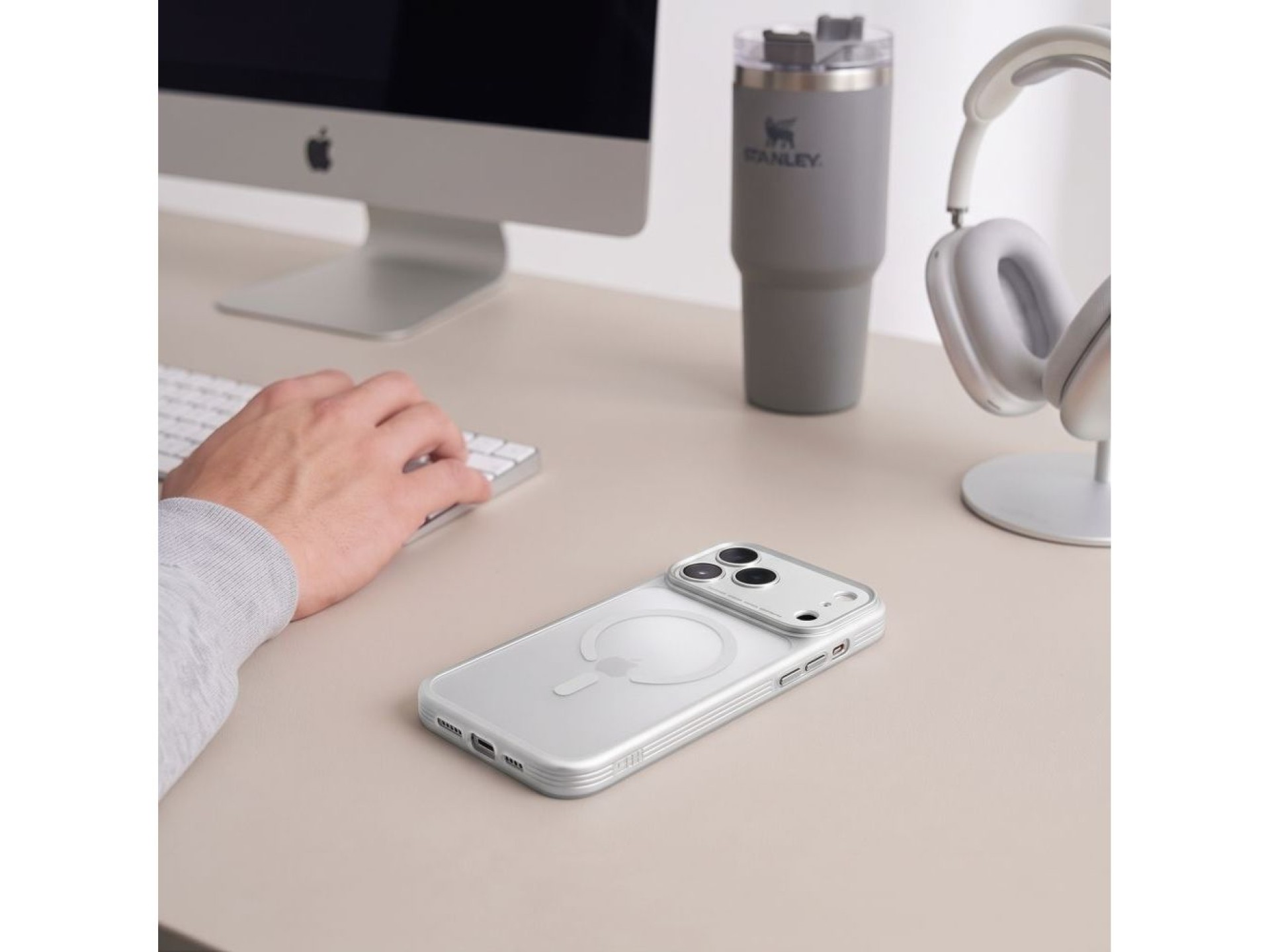 Capa Tech-Protect MagPrime MagSafe CC para iPhone 18 Pro Max / 17 Pro Max - Cinza Fosco