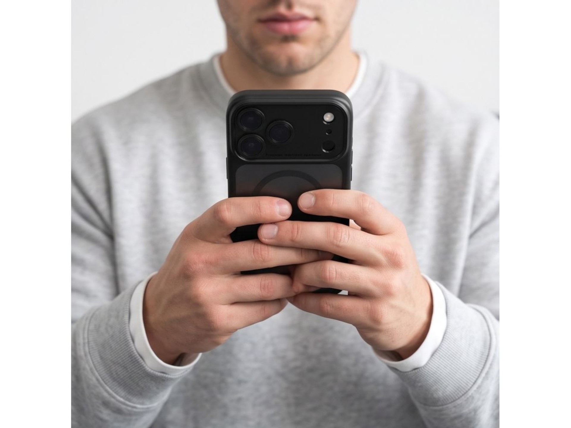 Capa Tech-Protect MagPeak MagSafe CC para iPhone 18 Pro / 17 Pro - Preto Fosco