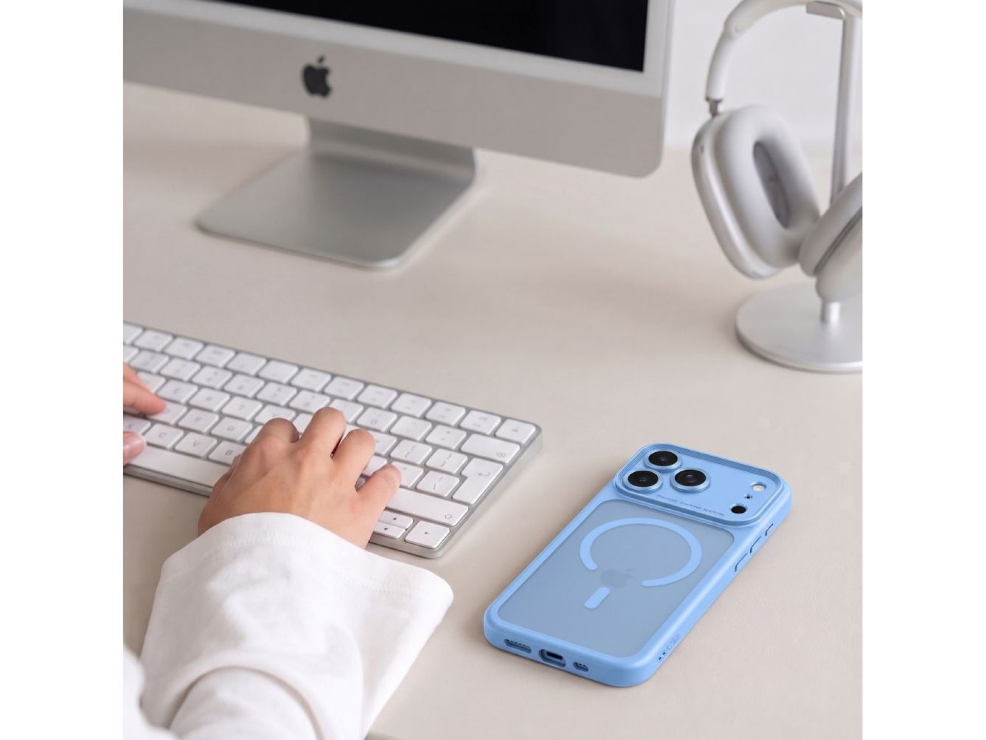 Tech-Protect MagPeak MagSafe CC Case for iPhone 18 Pro / 17 Pro - Light Blue Matte