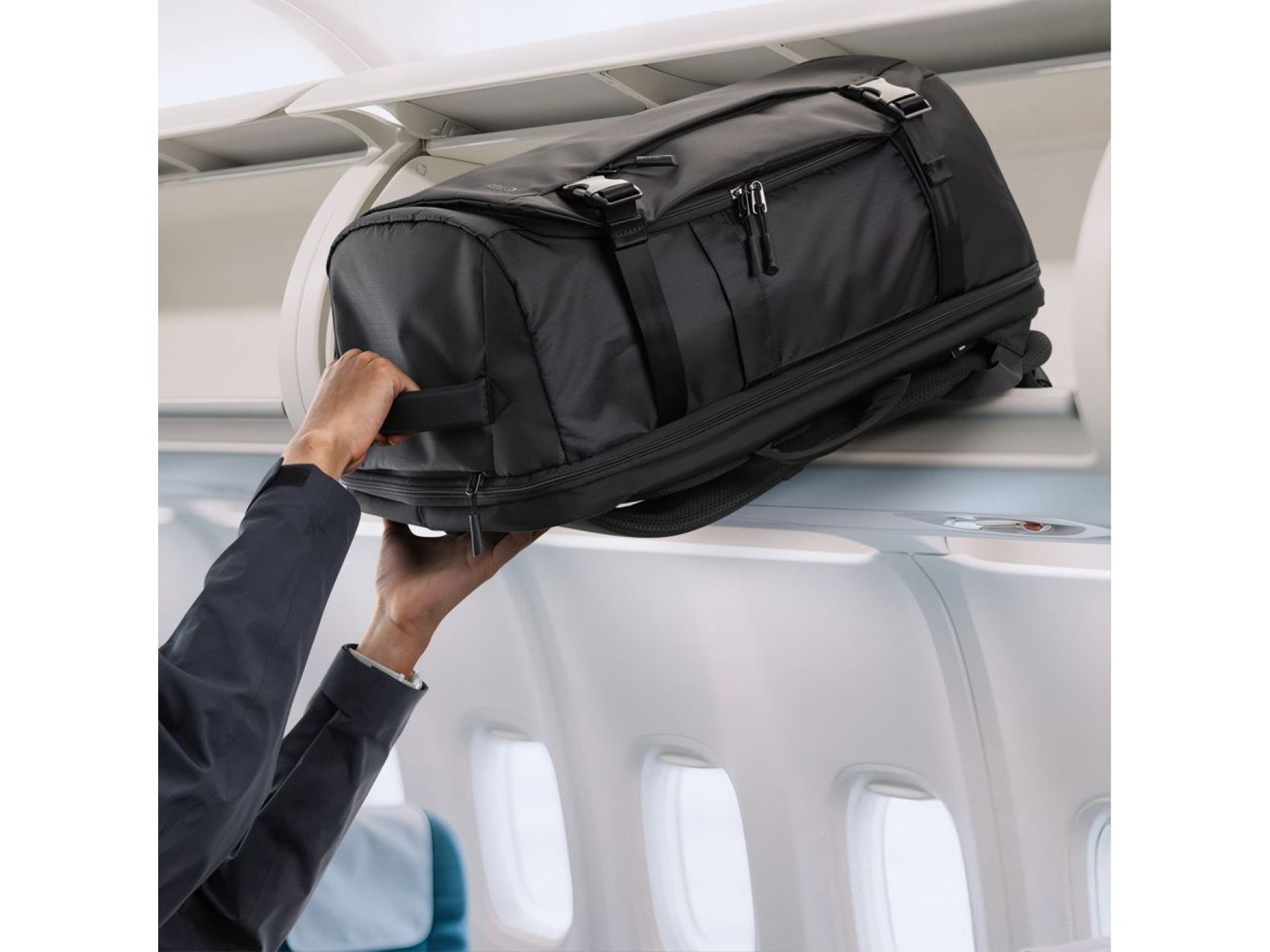 Mochila para portátil Tech-Protect Defender S70 RYANAIR & WIZZAIR de 24 L - Negra