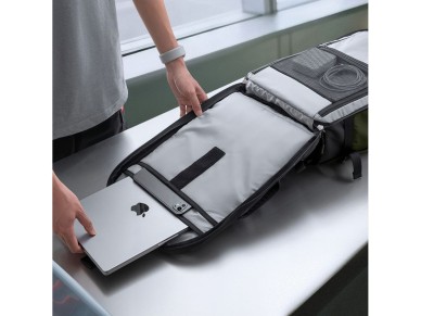 Mochila para port�til Tech-Protect Defender S70 RYANAIR & WIZZAIR de 24 L - Verde oscuro