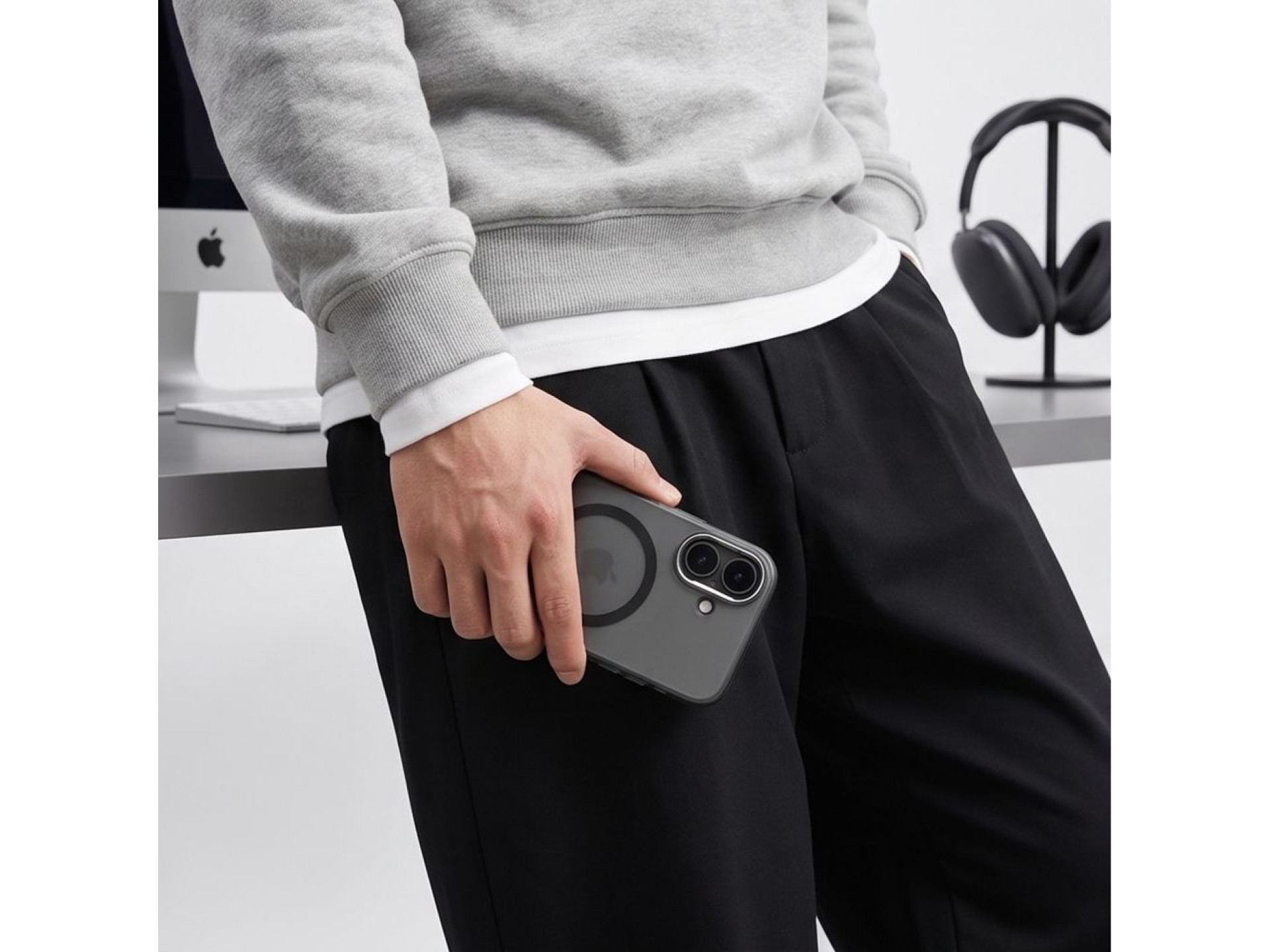 Tech-Protect MagZero MagSafe case for iPhone 17 - matte black