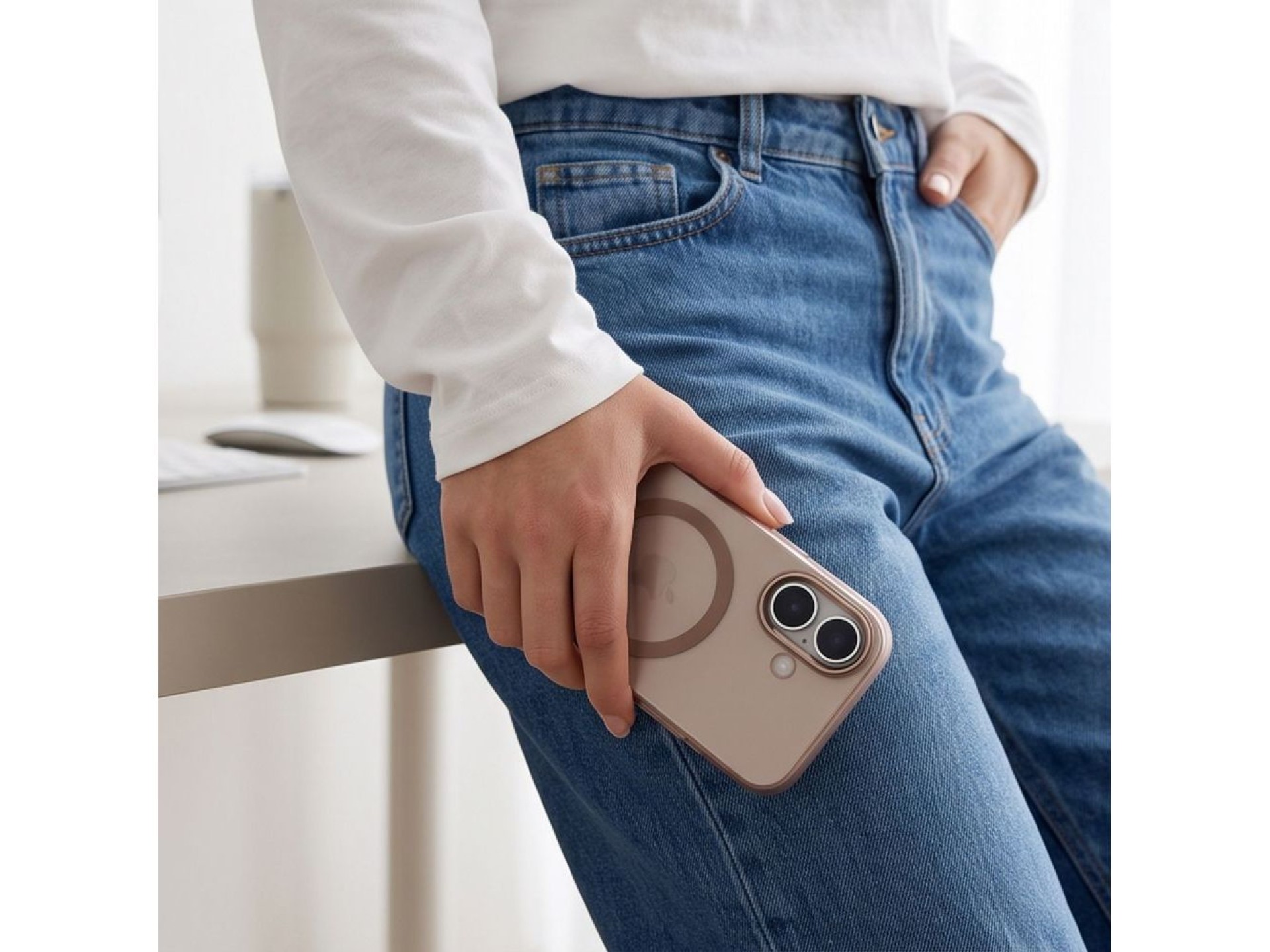 Capa Tech-Protect MagZero MagSafe para iPhone 17 - bege-marrom fosco