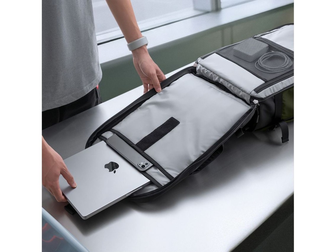 Mochila para portátil Tech-Protect Defender S70 RYANAIR & WIZZAIR de 24 L - Verde oscuro