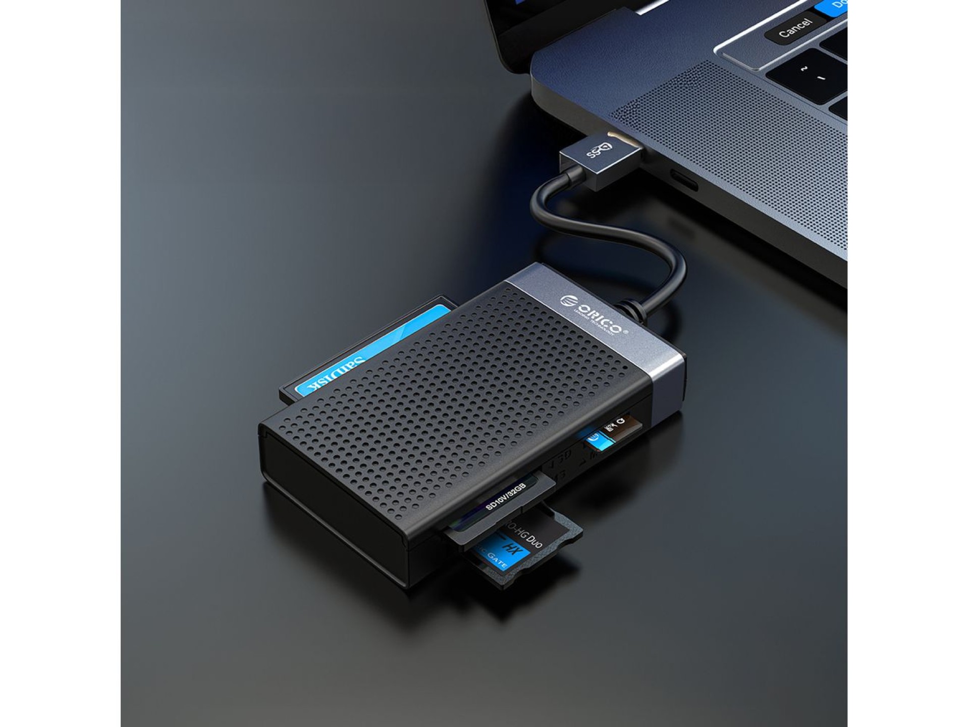 Lector de tarjetas de memoria Orico CL4D-A3 USB-A 3.0 SD microSD CF MS de 5 Gb/s - Negro y plata