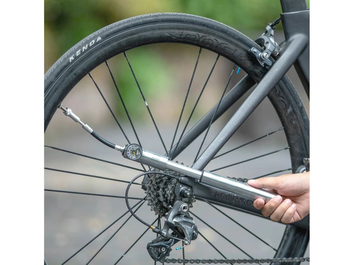 Bomba de bicicleta ligera Rockbros JG-PB-004 con manómetro - negra