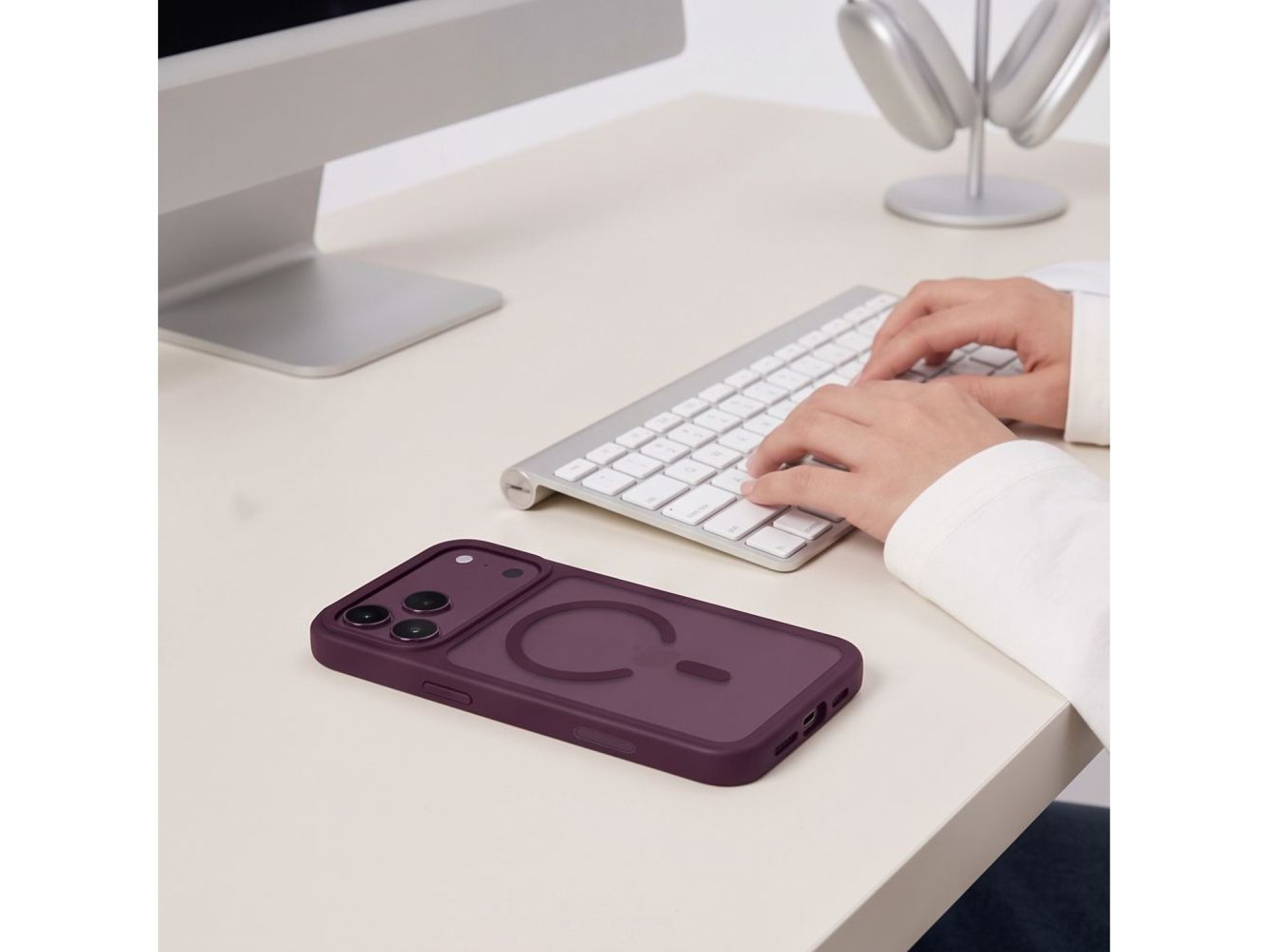 Tech-Protect Magmat Magsafe CC Case for iPhone 18 Pro / 17 Pro - Burgundy Matte