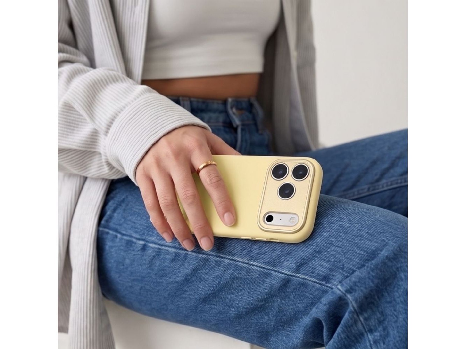 Capa Tech-Protect Uniq MagSafe CC para iPhone 18 Pro Max / 17 Pro Max - Amarela