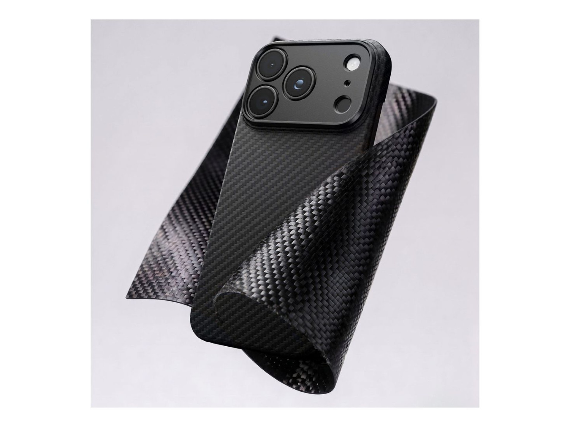 Funda AmazingThing Titan Max para iPhone 18 Pro de fibra de aramida con cubierta para la cámara, com